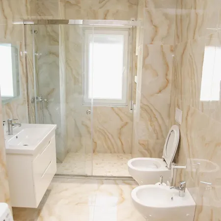 Luxe Haven 아파트